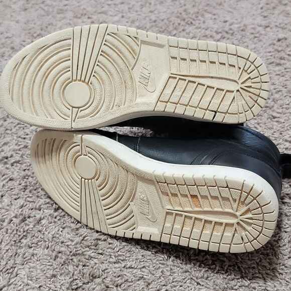 Nike Air Jordan 1 Women's Retro High Zip Premium Black & Red Sneaker Shoes Sz 9 - Picture 15 of 16